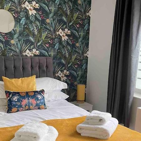 Cayton Village Hide Away Екстер'єр фото