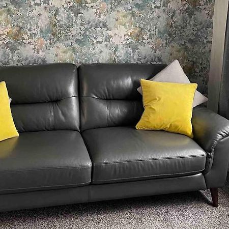 Cayton Village Hide Away Екстер'єр фото