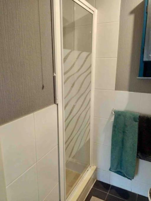 Cayton Village Hide Away Екстер'єр фото