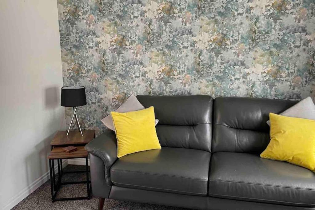 Cayton Village Hide Away Екстер'єр фото