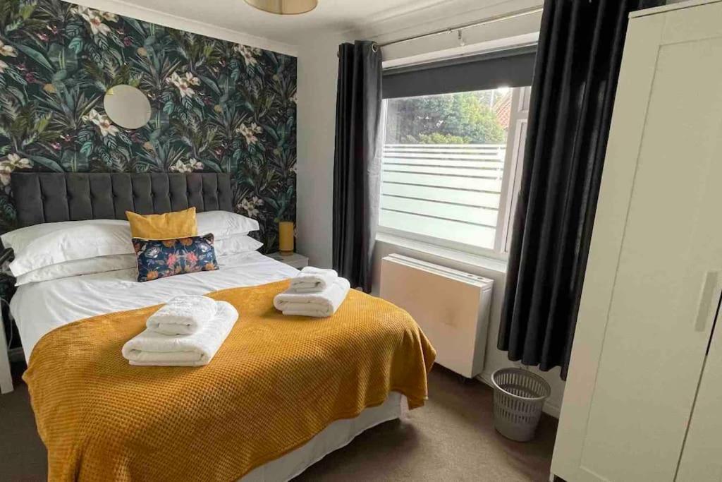 Cayton Village Hide Away Екстер'єр фото